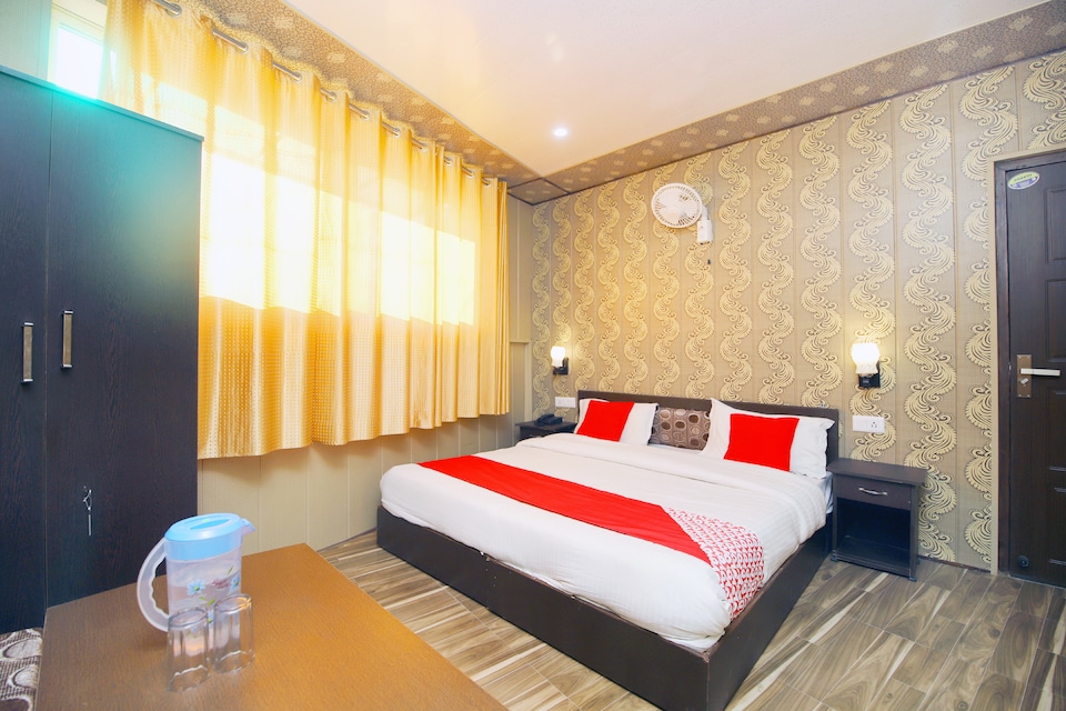 live on MUS442, Picture palace Mussoorie, Mussoorie