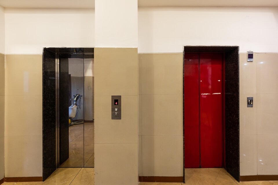 Collection O 42630 Kanchan Tilak New Palasia, MG Road Indore, Indore