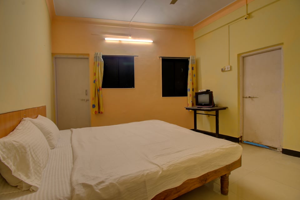 SPOT ON 42649 Hotel Rajyog, Satara, Satara