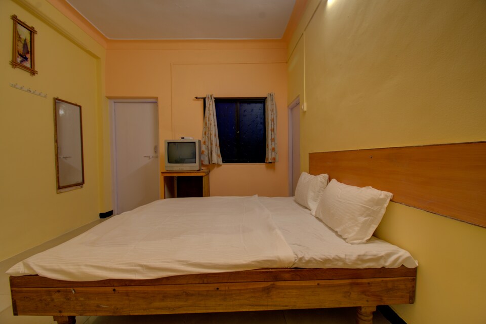 SPOT ON 42649 Hotel Rajyog, Satara, Satara