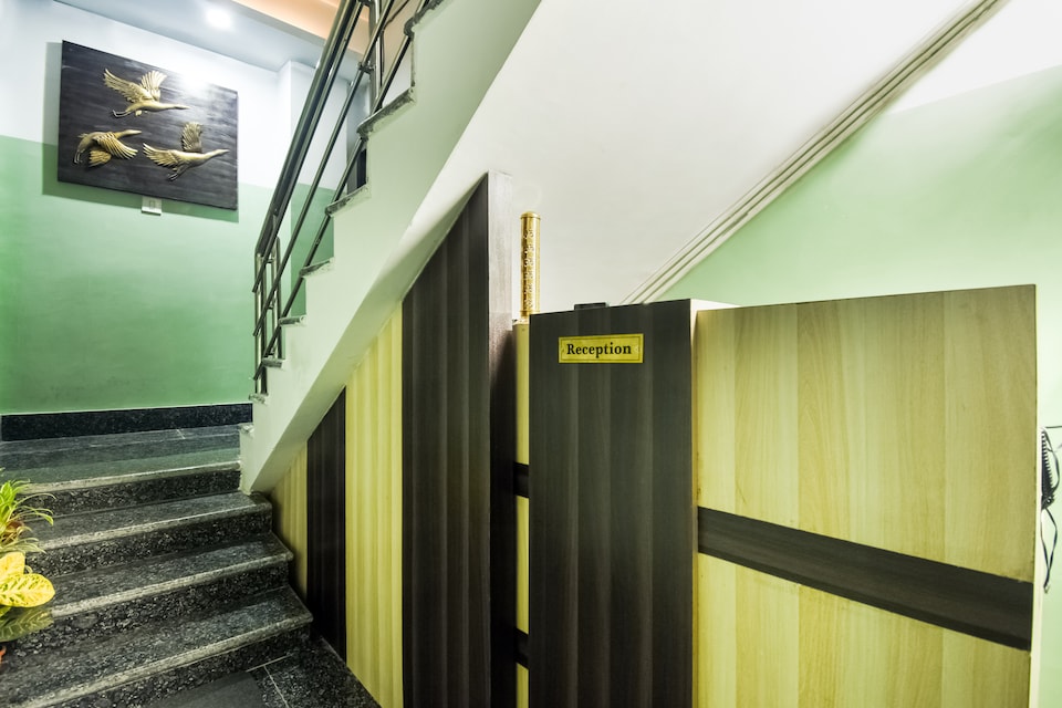 OYO 42659 The Ruby Inn, Ruby Hospital Kolkata, Kolkata