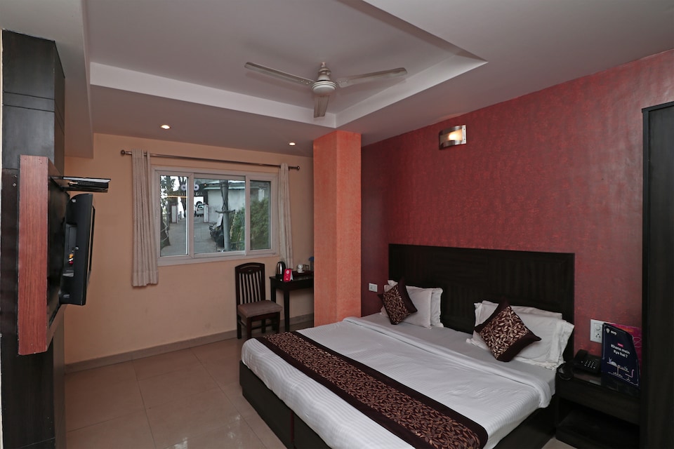 OYO Hotel 15922 Hotel Himalayan Breeze, Library Chowk Mussoorie, Mussoorie