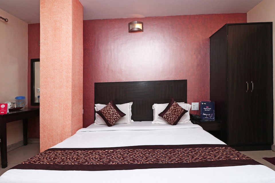OYO Hotel 15922 Hotel Himalayan Breeze, Library Chowk Mussoorie, Mussoorie