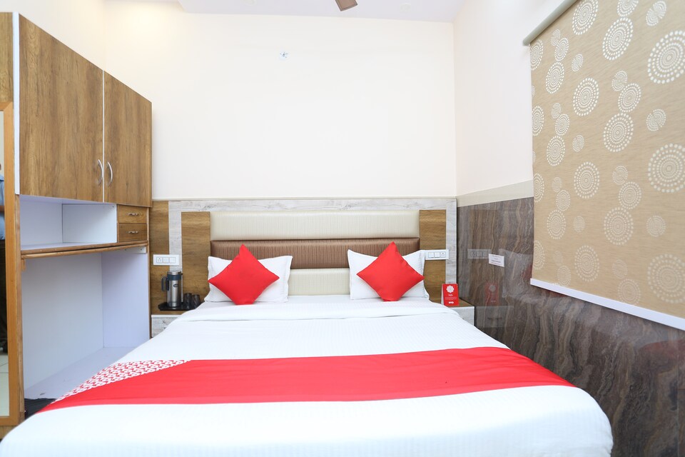 OYO 42684 Hotel Neeraj Palace, Chakrata Road Dehradun, Dehradun
