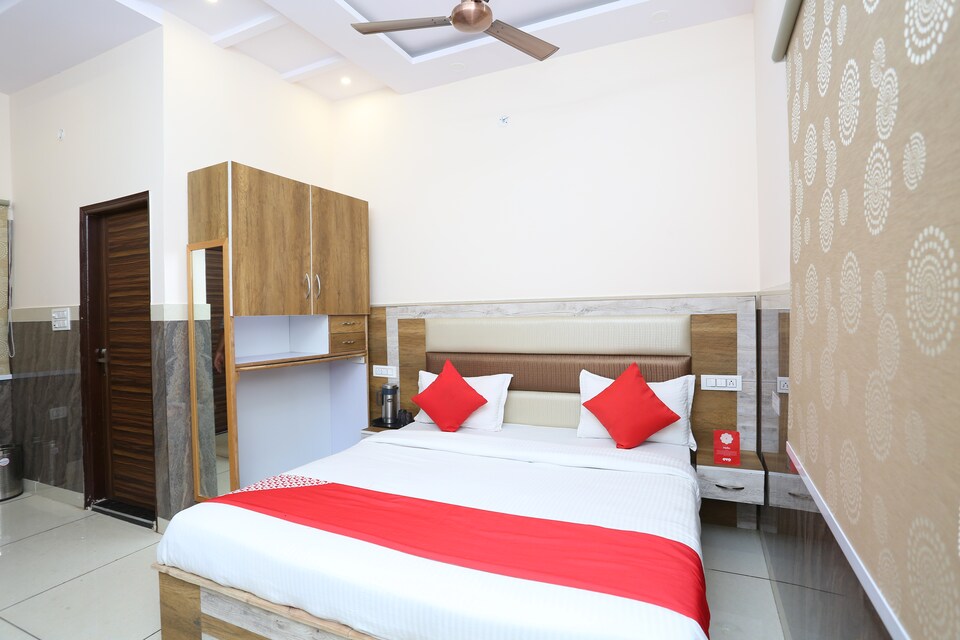 OYO 42684 Hotel Neeraj Palace, Chakrata Road Dehradun, Dehradun