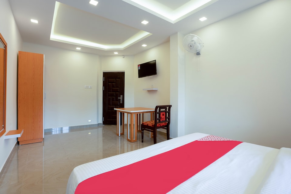 OYO 42688 Adora Hotel Fathima Palace  OYO Rooms Malappuram  Book    531