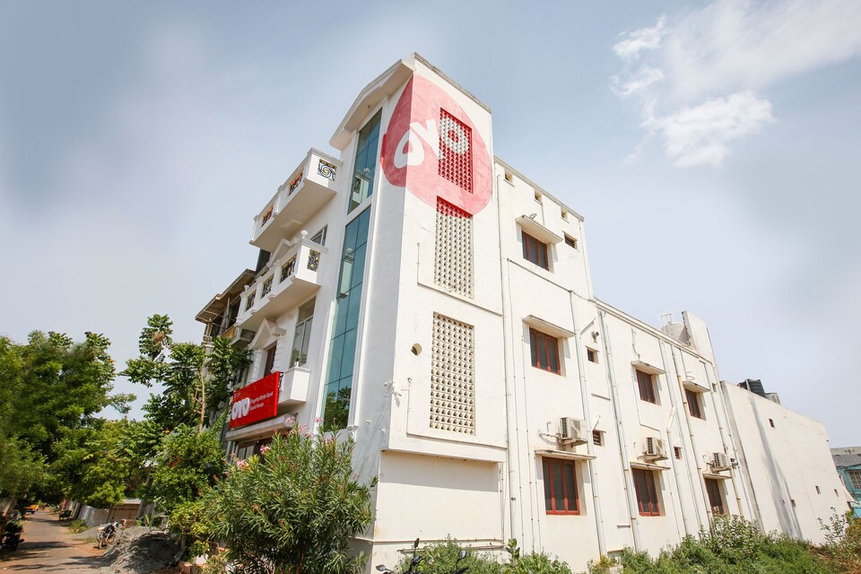 Flagship 42700 White Sand Guest House, Auroville City, Chennai