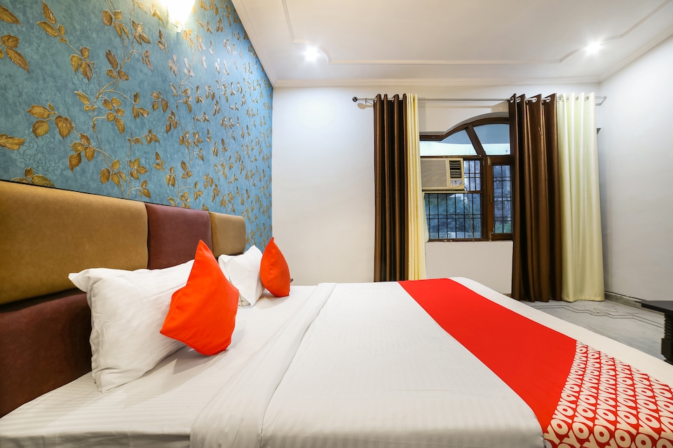  live on NOD2130, Noida City Metro, Noida