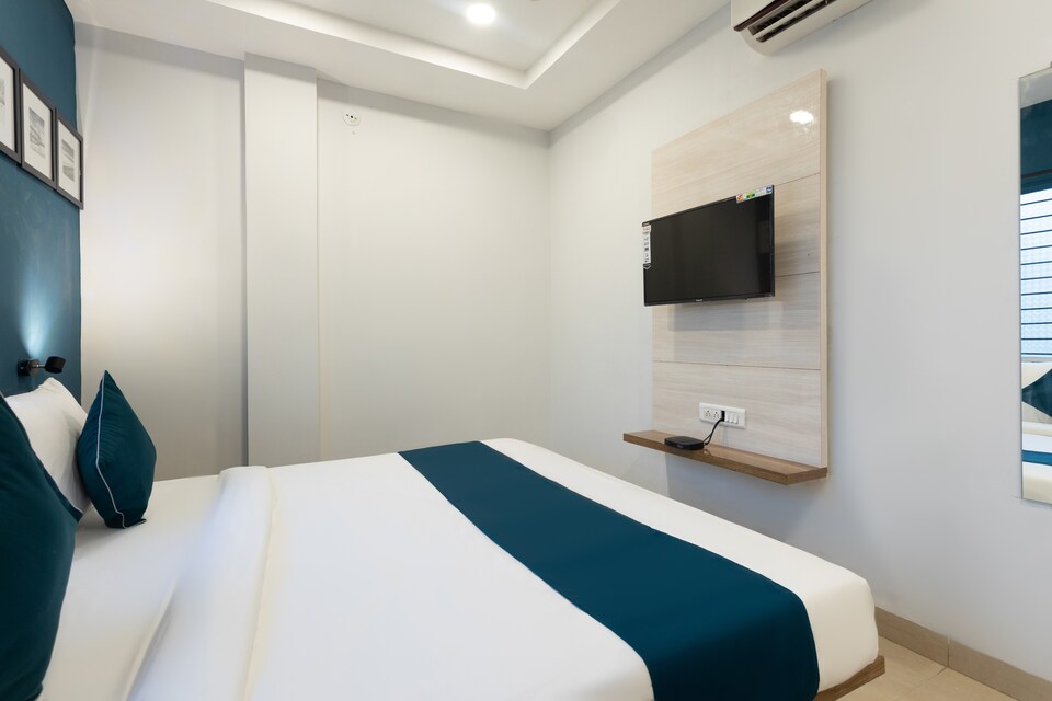 SilverKey Executive Stays 42710 Mahalaxmi Nagar, Vijay Nagar Indore, Indore