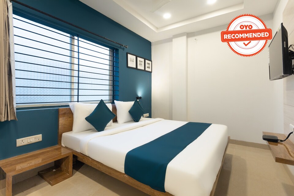 SilverKey Executive Stays 42710 Mahalaxmi Nagar, Vijay Nagar Indore, Indore