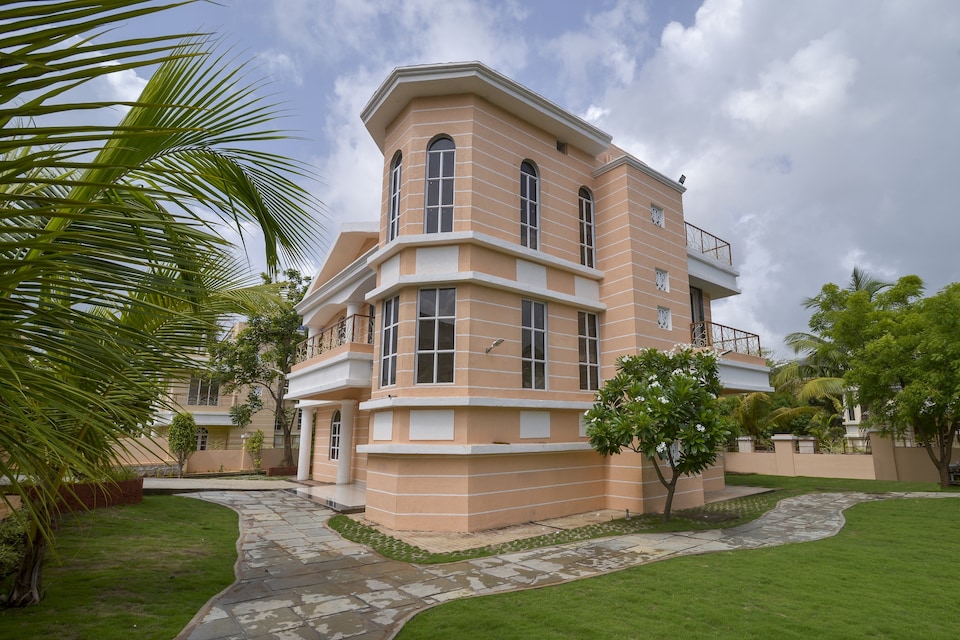 42715 OYO Home Luxe 42715 Spacious Stay, Home Luxe Mumbai, Book @ ₹1095 - OYO