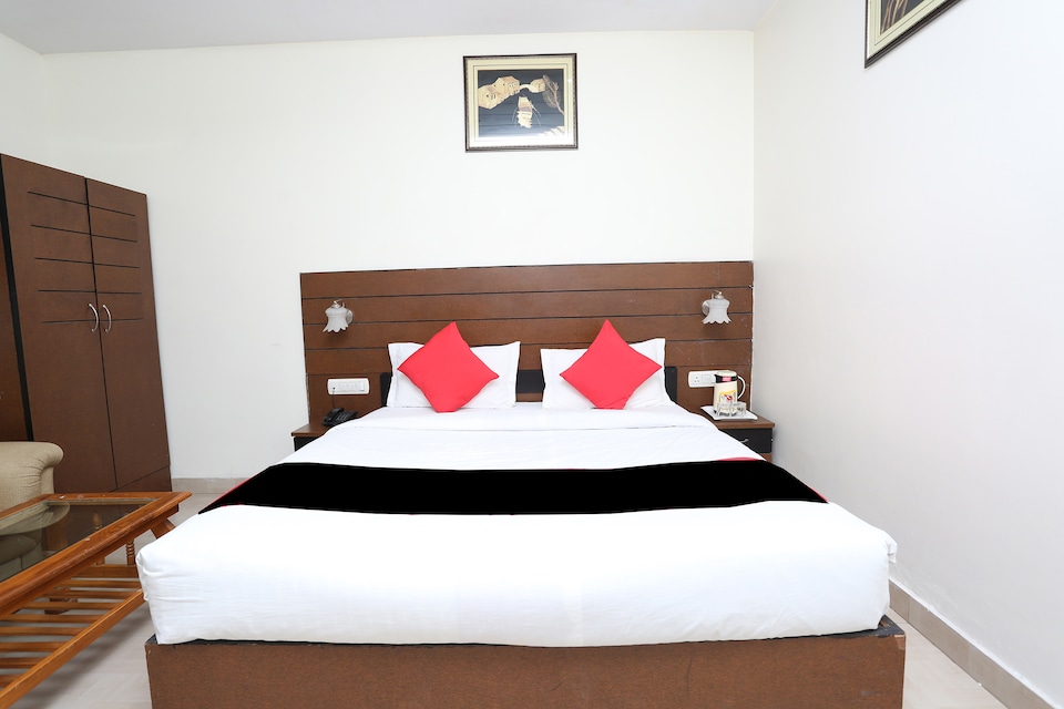 Capital O 42724 Hotel A Inn, Fatehpur city, Fatehpur