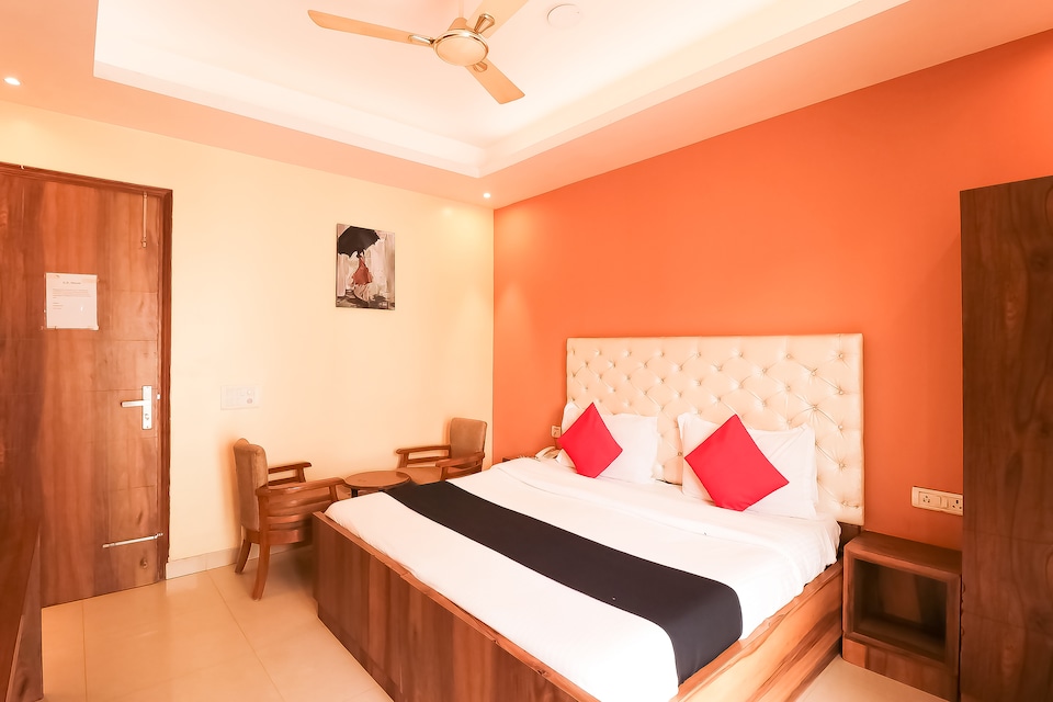 Capital O 666 Hotel GD House, Medanta, Gurgaon