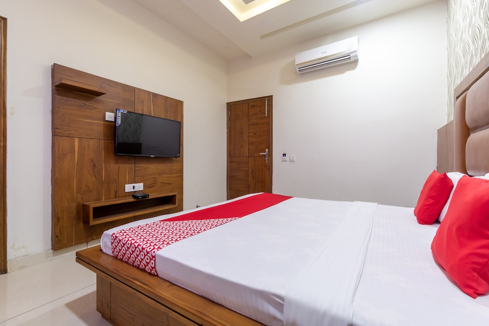 OYO 42749 Hotel Crown, Kharar, Kharar