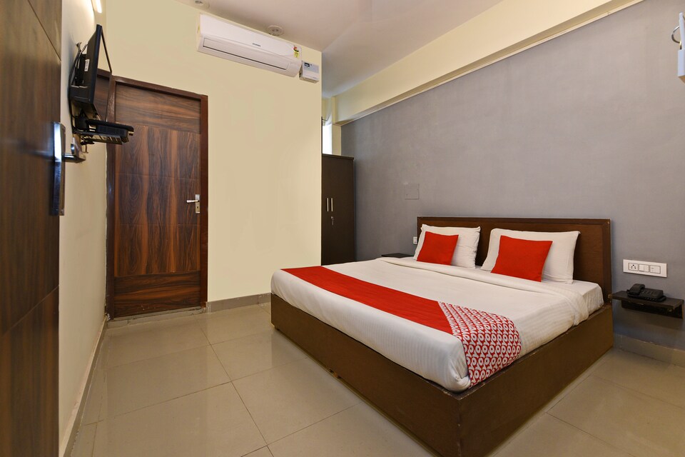 OYO Flagship 42752 Greenfield Colony, Faridabad, Faridabad