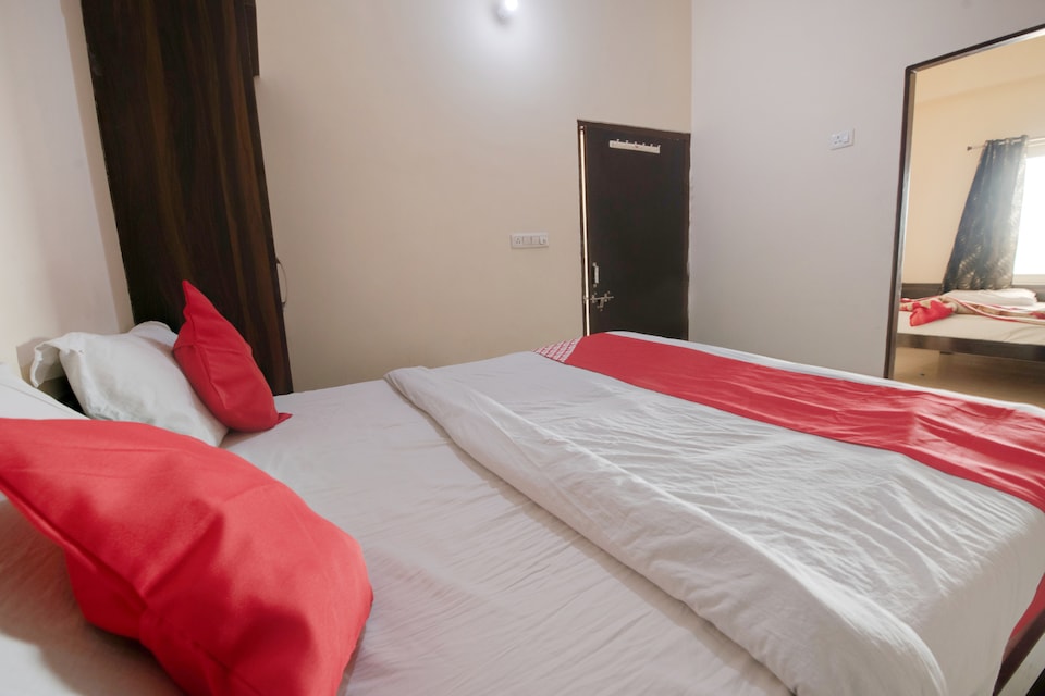 OYO 42870 Hotel Gorband, Neota, Neota