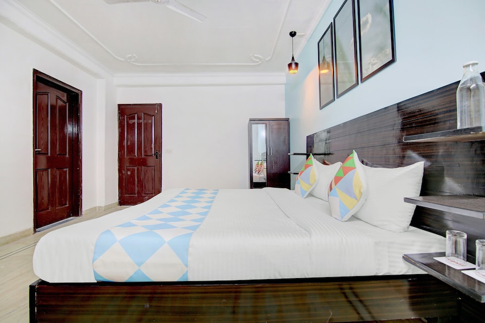 OYO 42791 Serene Stay Satbari, Saket Delhi, Delhi