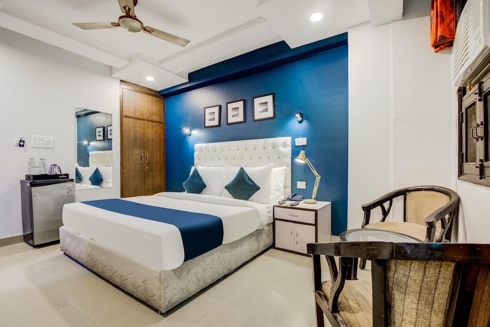 OYO SilverKey Hira Palace Near Sarita Vihar Metro Station, Okhla Jasola Delhi, Delhi