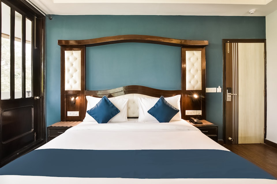 OYO SilverKey Corporate Avenue Near Dilli Haat Ina, AIIMS Delhi, Delhi