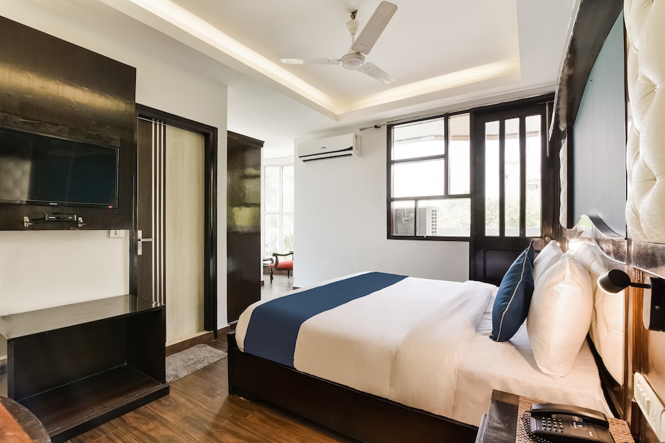 OYO SilverKey Corporate Avenue Near Dilli Haat Ina, AIIMS Delhi, Delhi