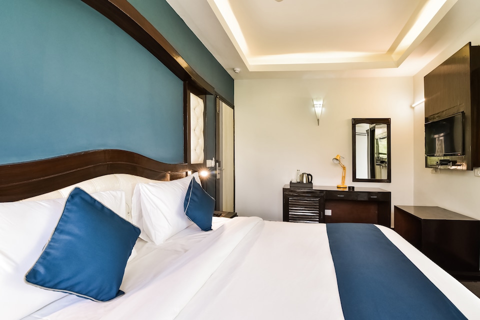 OYO SilverKey Corporate Avenue Near Dilli Haat Ina, AIIMS Delhi, Delhi