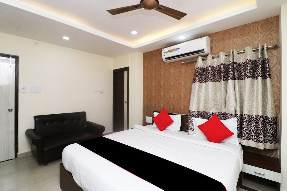 Capital O 42967 Hotel Satyam International, Siwan, सिवान