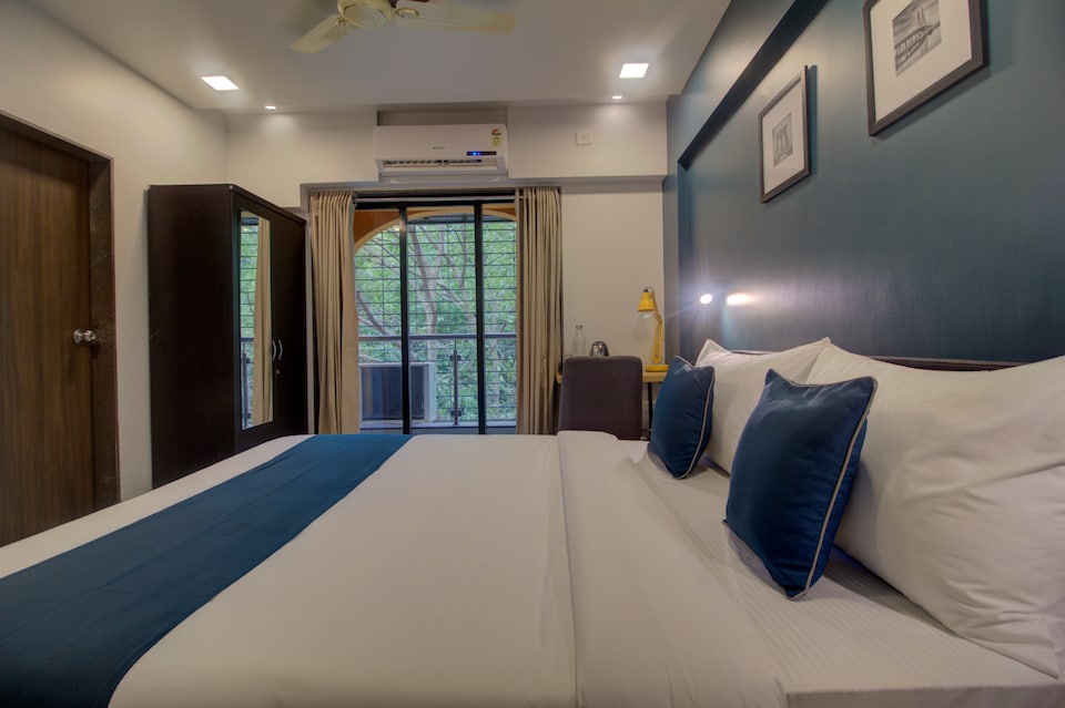 OYO SilverKey Park Villa Comforts Near Airport Road Metro Station, Mumbai International Airport, Mumbai