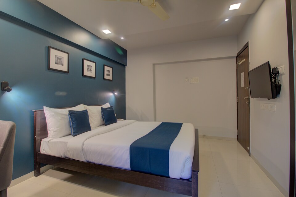 OYO SilverKey Park Villa Comforts Near Airport Road Metro Station, Mumbai International Airport, Mumbai