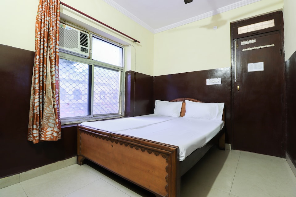 SPOT ON 42979 Hotel Inder Regency , Charbagh Lucknow, Lucknow