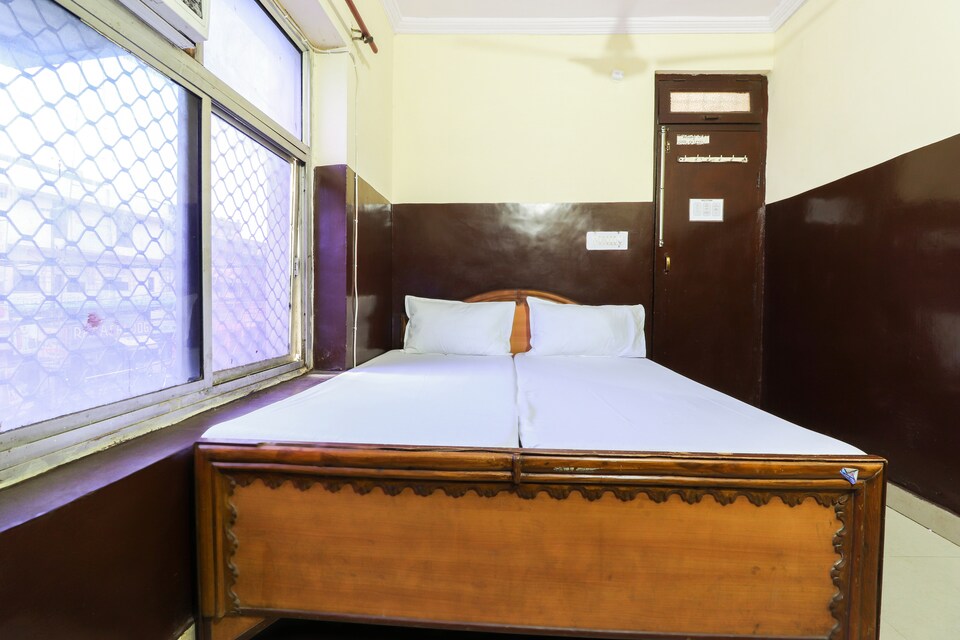 SPOT ON 42979 Hotel Inder Regency , Charbagh Lucknow, Lucknow