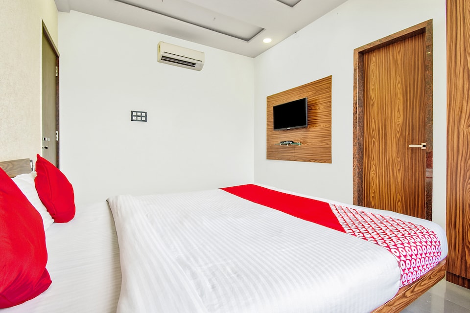 OYO 42980 Hotel Rahul Raj , Reengus, Reengus