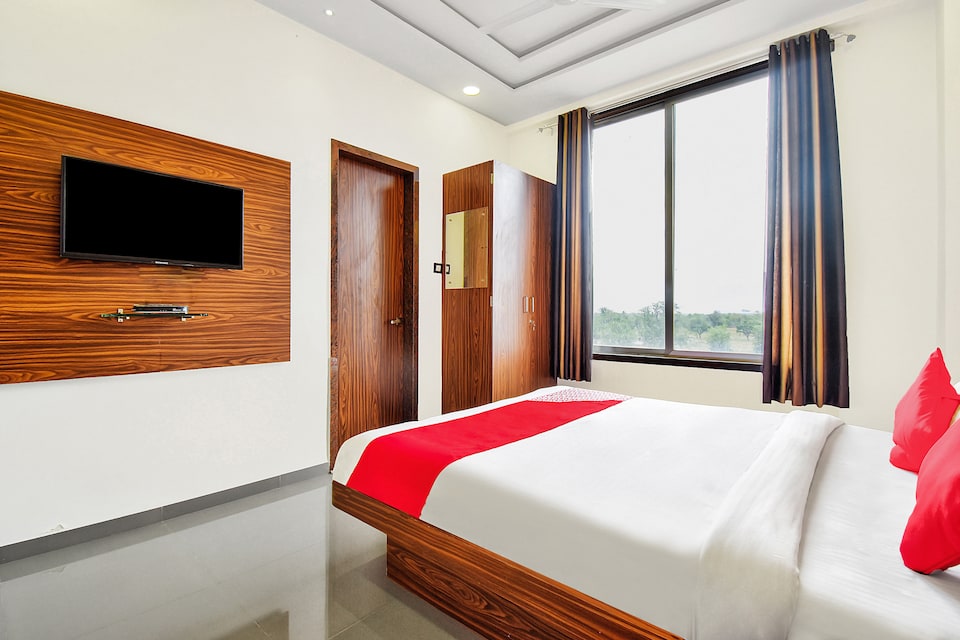 OYO 42980 Hotel Rahul Raj , Reengus, Reengus