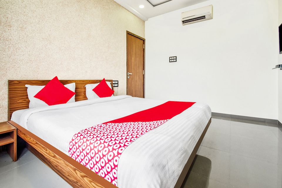 OYO 42980 Hotel Rahul Raj , Reengus, Reengus