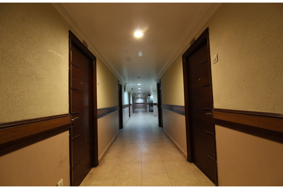 Capital O 42989 City Grand Hotel, Nakkalagutta Hanamkonda Warangal, वारंगल