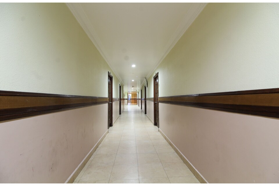 Capital O 42989 City Grand Hotel, Nakkalagutta Hanamkonda Warangal, वारंगल