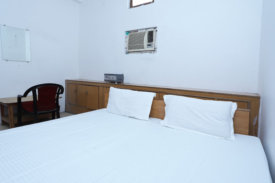 OYO 42992 Urvashi Hotel, Kotdwar, Kotdwar