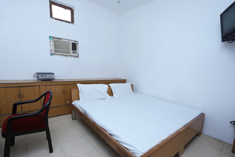 OYO 42992 Urvashi Hotel, Kotdwar, Kotdwar