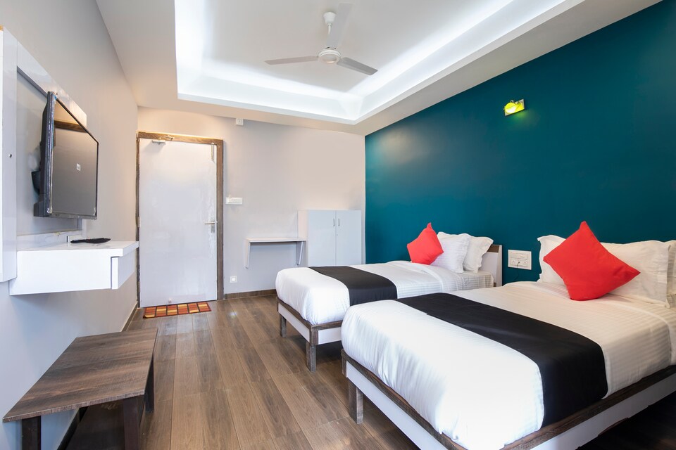 Capital O 43011 Blue Bell, SG Highway Ahmedabad, Ahmedabad