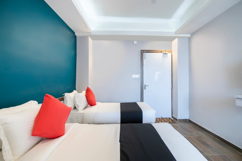 Capital O 43011 Blue Bell, SG Highway Ahmedabad, Ahmedabad
