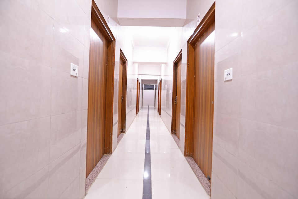 Hotel O Shree Raghuvar Dham, Prem Mandir Vrindavan, Vrindavan