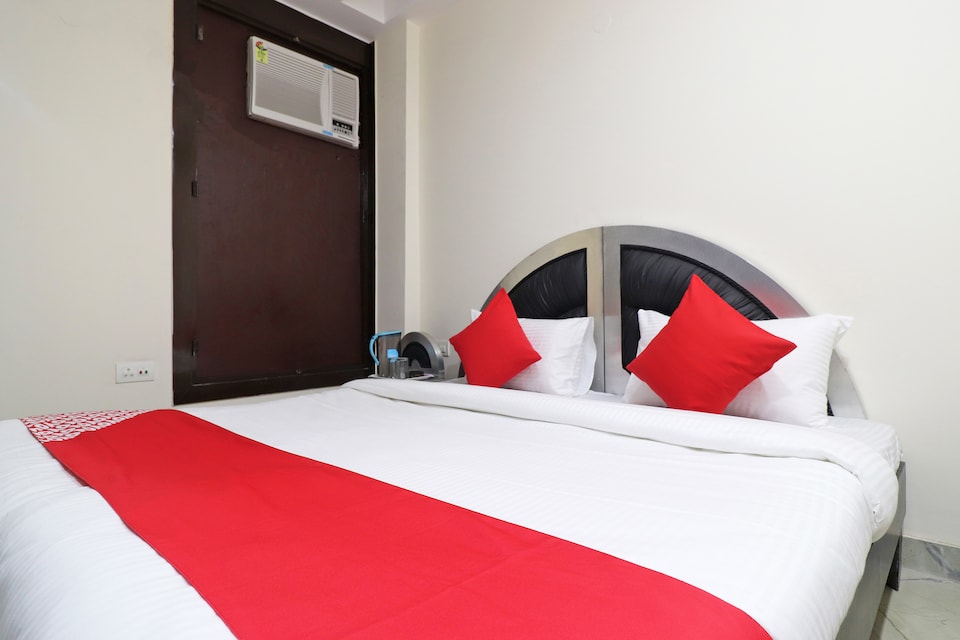 OYO 43033 Superb Stay, Anand Vihar Delhi, Delhi