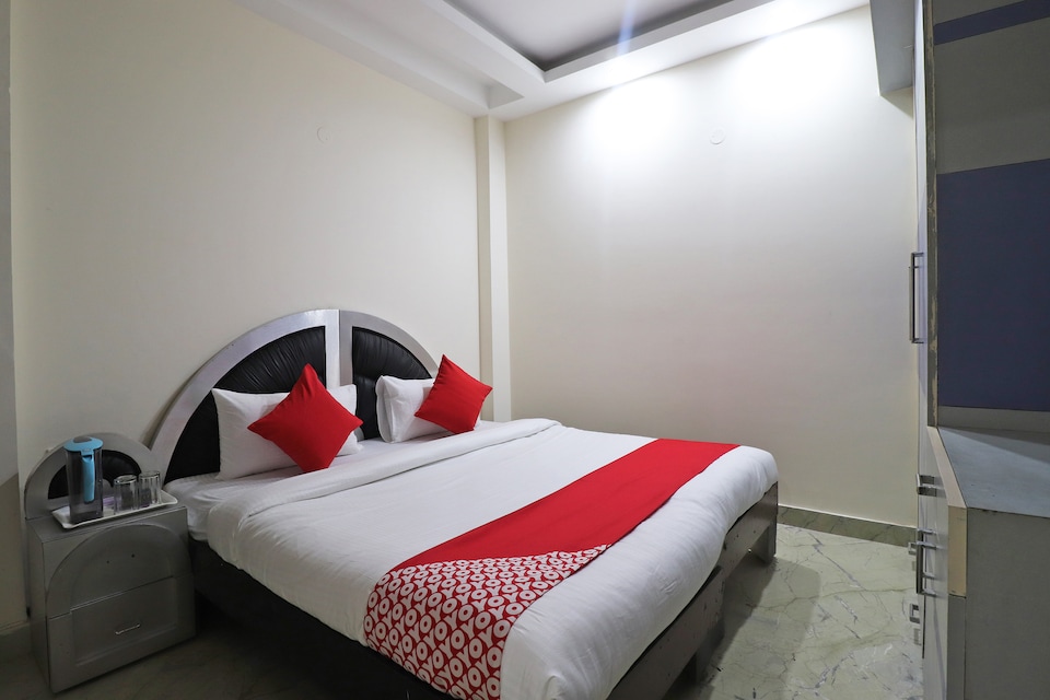 OYO 43033 Superb Stay, Anand Vihar Delhi, Delhi