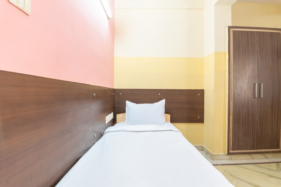 SPOT ON 43035 Udupi Sindhuri Inn, Ramaraopet Kakinada, Kakinada
