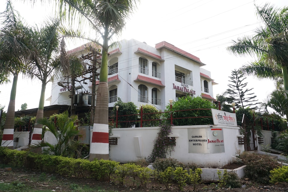 Capital O 43038 Hotel Janai Palace, Gadhinglaj, Kolhapur