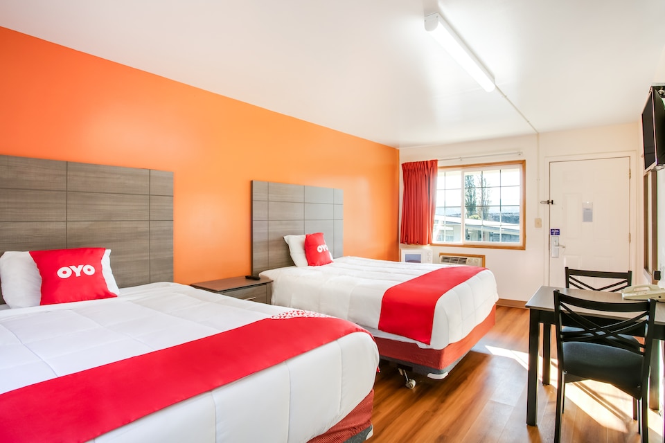 OYO Hotel Kalama, C98610, Kalama WA