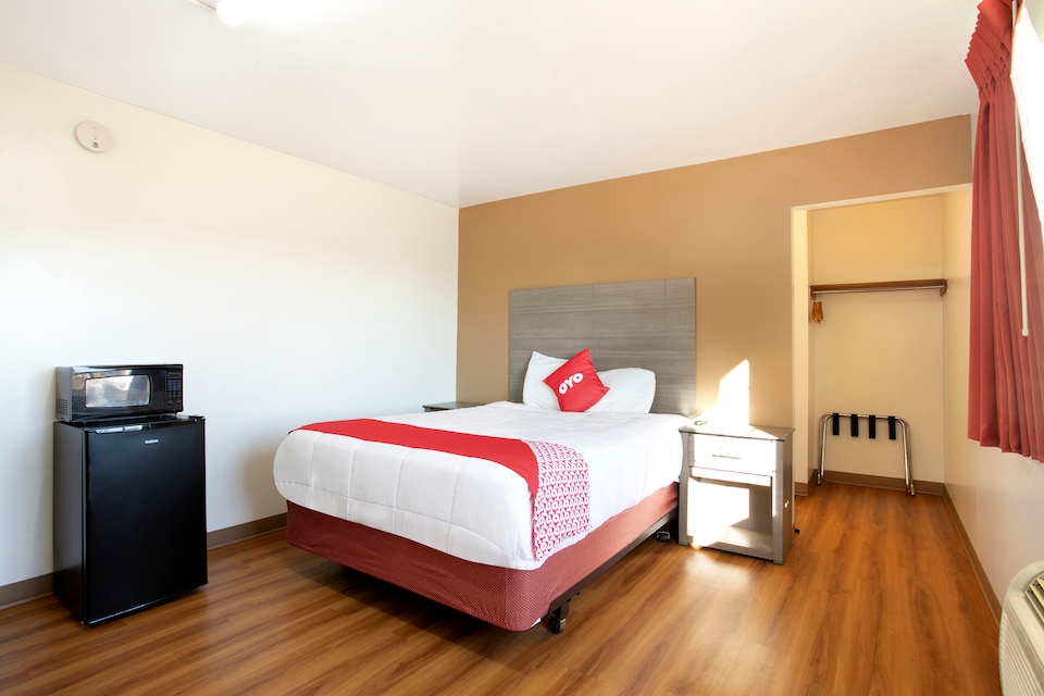 OYO Hotel Kalama, C98610, Kalama WA