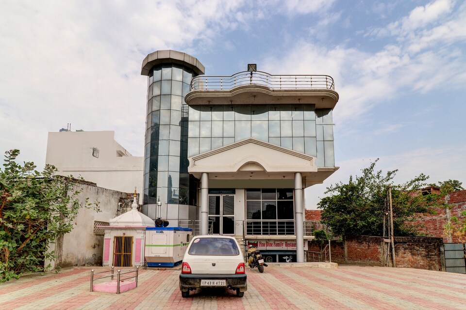 SPOT ON 43118 Hotel Sk Palace, Gonda, गोंडा