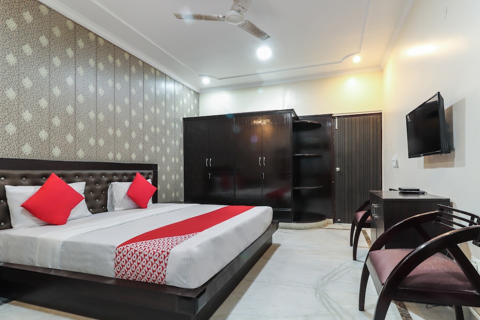 live under lck2225, Gomti Nagar Lucknow, Lucknow