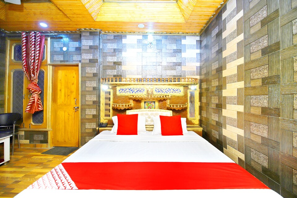 OYO 43137 Hotel Deepak, Solan, सोलन 