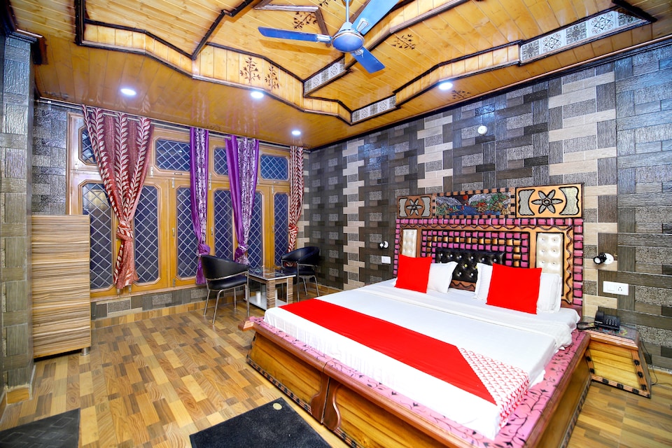 OYO 43137 Hotel Deepak, Solan, सोलन 